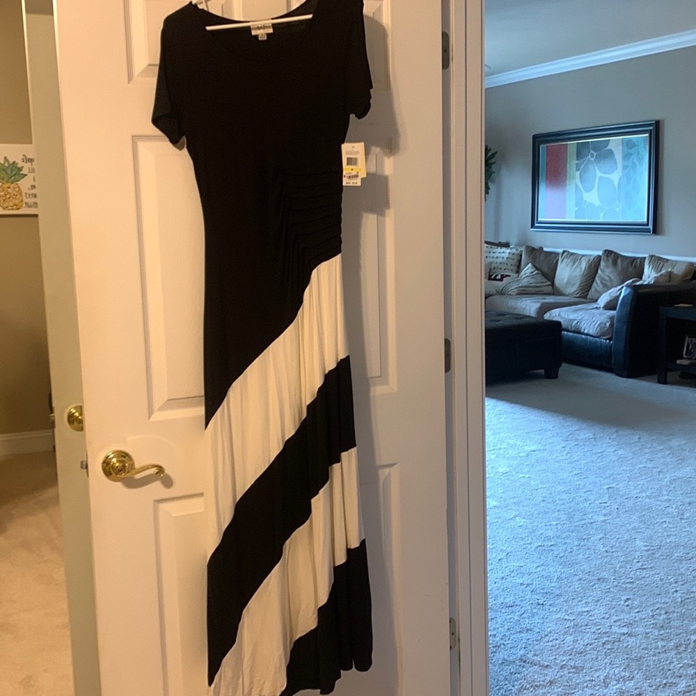 ECI black and white maxi size medium